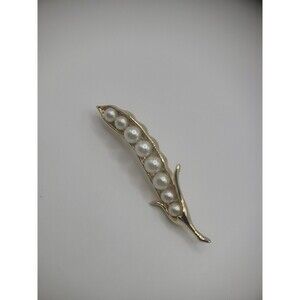Vintage Gold Tone Beads White in a Pod Brooch Pin Jewelry Costume